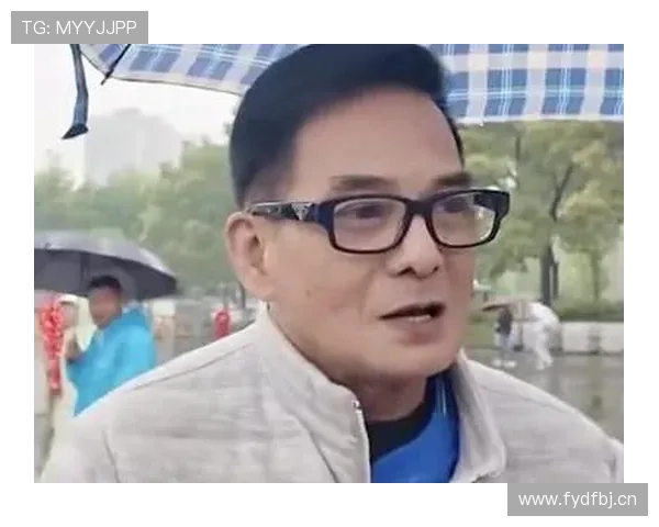 李国麟穿南京球衣观战南京常州之战